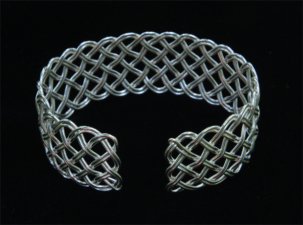 Back view of doubled 7-lead sinnet bracelet.