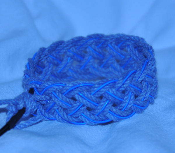 Same knot, no glow.